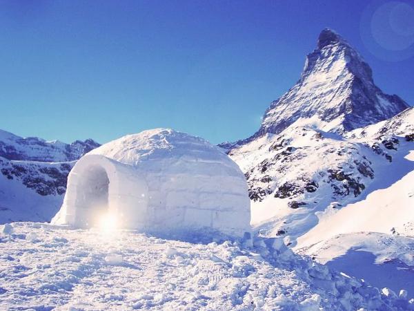 Строительство ледяной хижины иглу из снега своими руками Строительство ледяной хижины иглу из снега своими руками
