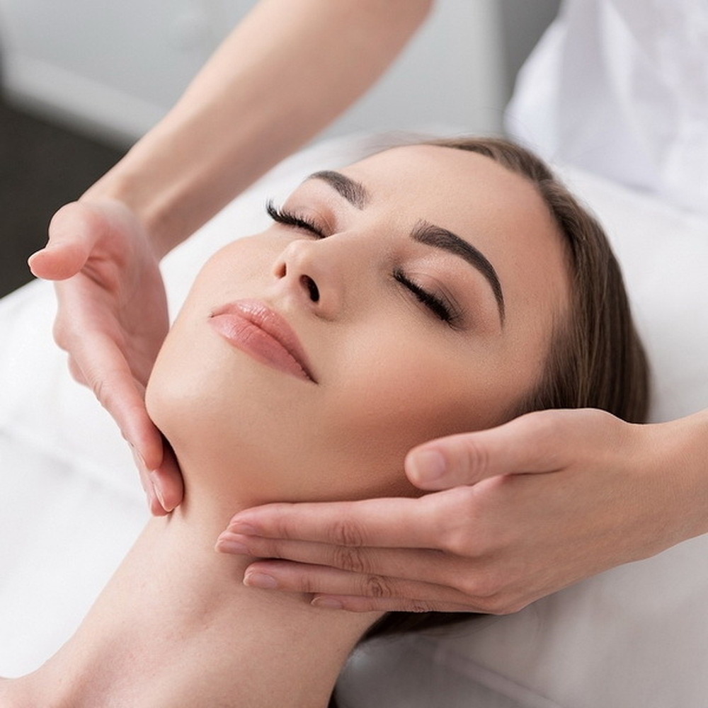 Массаж лица в СПБ: искусство красоты и омоложения