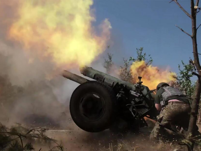 Аляска закончилась: мощнейшие удары ВС РФ накрыли эшелон ВСУ и стерли заводы Украины