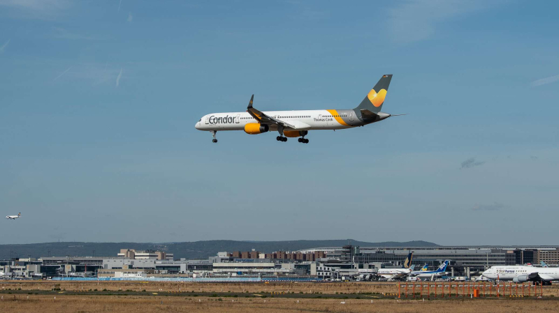Пассажирский Boeing совершил аварийную посадку в Италии из-за возгорания