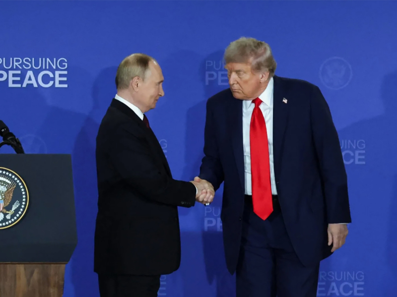 В отеле на Аляске нашли забытые документы Госдепа о встрече Путина и Трампа