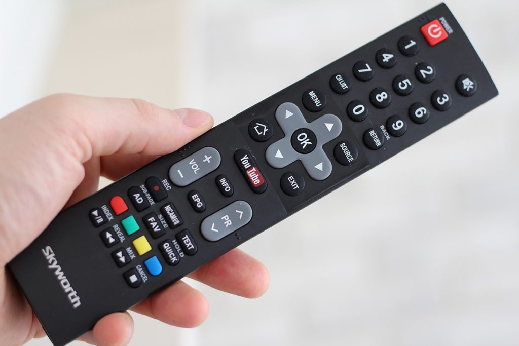 Как очистить пульт телевизора от пыли и грязи