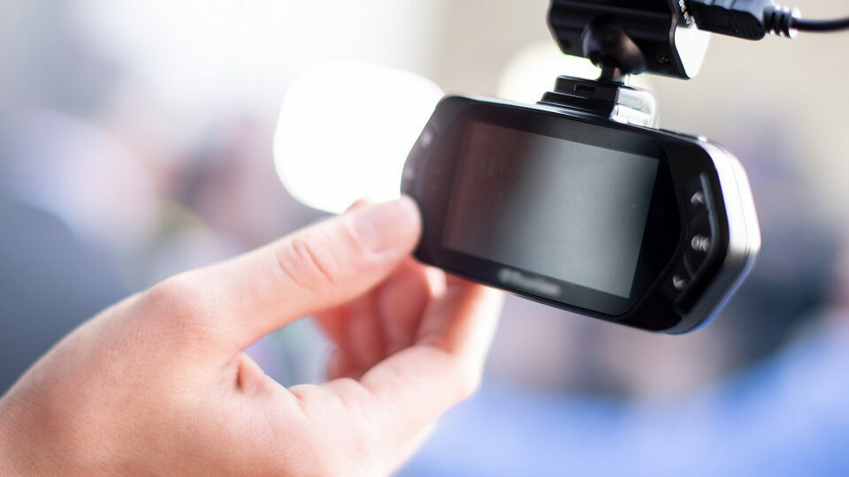 16 лучших недорогих видеорегистраторов 2026: рейтинг топ лучших недорогих видеорегистраторов с хорошим качеством качеством съемки, антирадаром, GPS, двумя камерами с ценами, отзывами