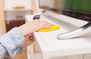 Чем отмыть следы от скотча двухстороннего с холодильника