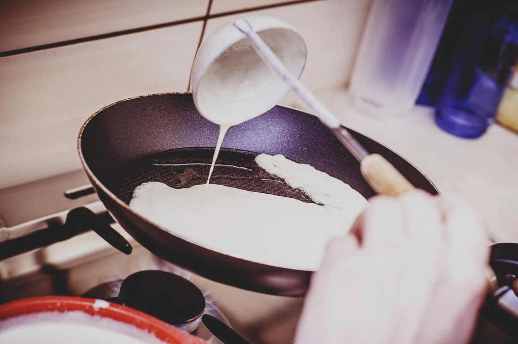 Как выбрать муку для блинов: советы для идеальных результатов — pancake batter with flour